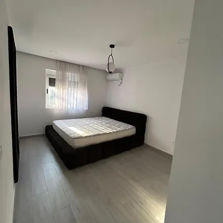 Apartment S&r *
